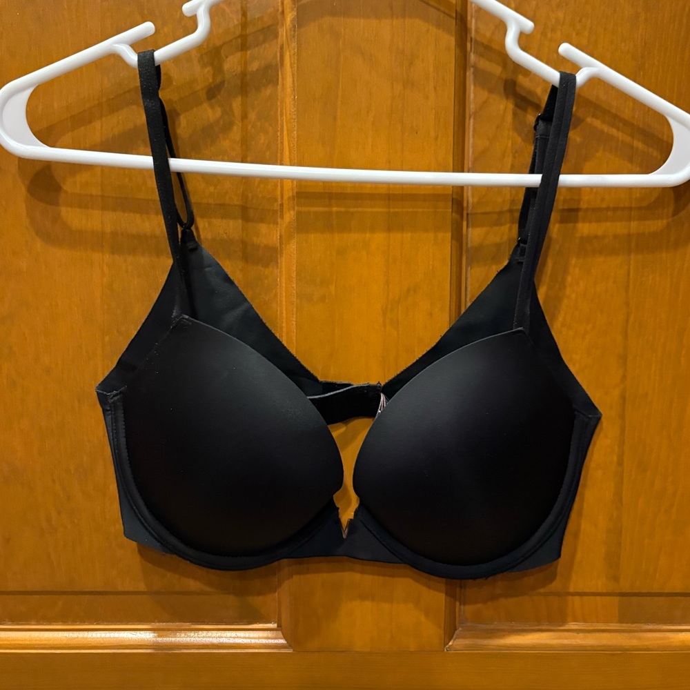 Victoria’s Secret Women’s Black Vanishing Back Push-Up Bra Size 32D